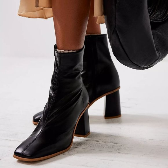 FREE PEOPLE Sienna Square Toe Ankle BOOTS Size 40 9.5 10 Black Leather NEW $198 - Picture 2 of 16